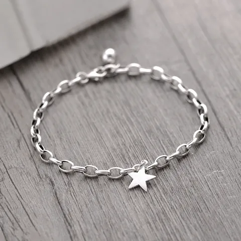 Bracelet Pendentif Étoile Pentagramme en Cuivre Minimaliste Bracelet Chaîne Étoile Creuse Mode pour Femmes Cadeau Bijoux Quotidiens