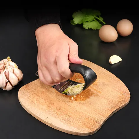 Stainless Steel Garlic Press Manual Garlic Mincer Ergonomic Curved Garlic Crusher Kitchen Tool Ginger Press