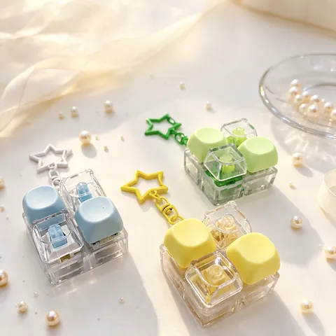 Transparentes Mechanisches Tastatur Fidget Spielzeug Gelee Farbe Schlüsselanhänger Stressabbau Spielzeug Mit Süßem Stern Anhänger Für Den Täglichen Gebrauch