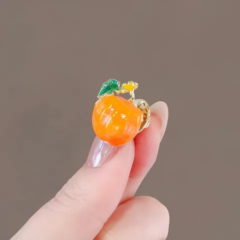Cute Enamel Painted Pumpkin Brooch Pin For Women Fashion Zinc Alloy Fruit Shape Anti-glare Lapel Pin Exquisite Jewelry Accessory