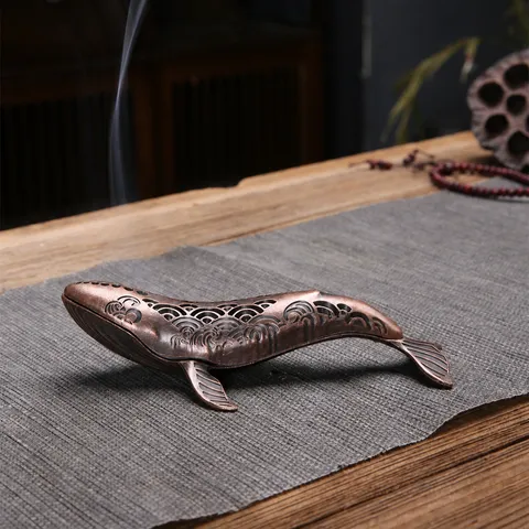 Vintage Metal Whale Incense Burner Hollow Wave Pattern Bronze Sandalwood Censer For Home Desktop Decorative Craft Gift