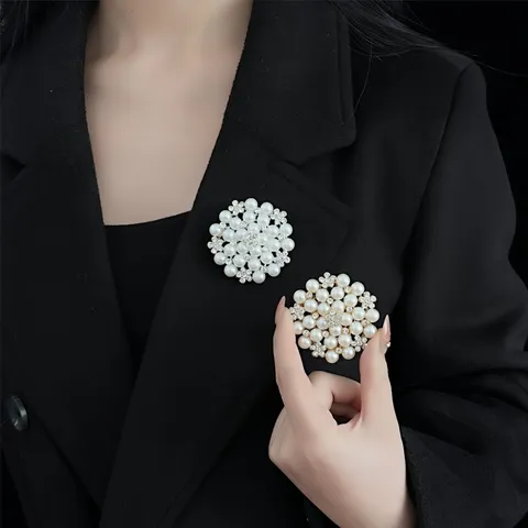 Spilla a Fiore Elegante Vintage in Lega di Zinco con Perle Artificiali e Strass per Donna Accessorio Spilla di Alta Qualità per Cappotto Abito