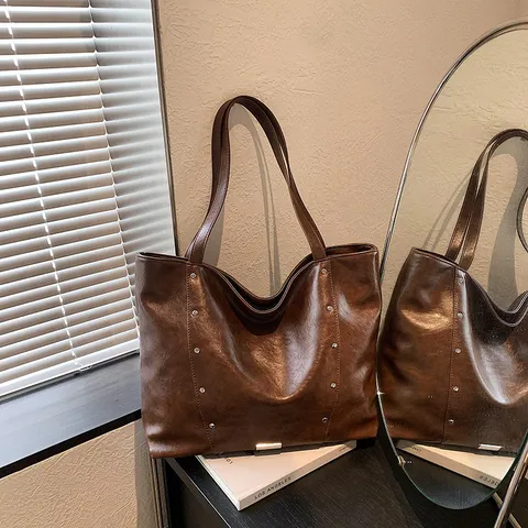 Women Large Capacity PU Leather Tote Bag Vintage Simple Rivet Shoulder Bag Commuter Handbag Casual Daily Carry Bag