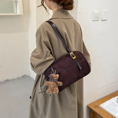 Damen Minimalistische Wildleder Unterarmtasche Große Kapazität Schulter Tote Bag 2026 Retro Urban Stil Handtasche Mit Süßem Bärenanhänger Alltag