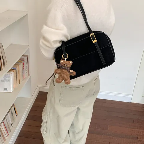 Damen Minimalistische Wildleder Unterarmtasche Große Kapazität Schulter Tote Bag 2026 Retro Urban Stil Handtasche Mit Süßem Bärenanhänger Alltag