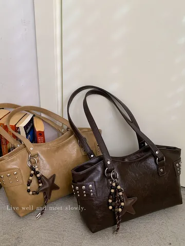 Bolso Tote de Cuero PU de Gran Capacidad para Mujer Minimalista Color Sólido Con Remaches Bolso de Hombro para Uso Diario