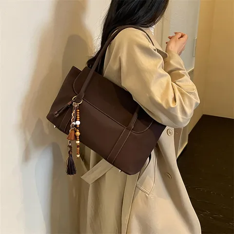 Bolso de Hombro de Cuero PU Vintage para Mujer Bolso Tote Grande Minimalista Con Colgante de Borlas Bolso de Mano Casual de Viaje