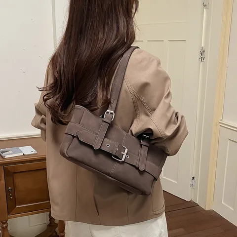 Bolso de Axila de Cuero PU Retro para Mujer Bolso de Hombro Baguette Premium Bolso de Mano Casual Con Hebilla de Cinturón y Costuras Decorativas