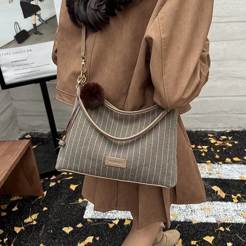 Dames Vintage Gestreepte Tweed Tote Bag Grote Capaciteit Onderarm Schoudertas Minimalistisch Stedelijk Dagelijks Crossbody Bag Met Pluche Hanger