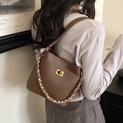 Bolso Cubo de Cuero PU con Grana de Lichi Vintage para Mujer Bolso de Mano Retro con Cadena Decorativa Minimalista