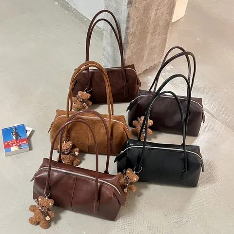 Bolso de Hombro Vintage de Terciopelo Mate para Mujer Bolso de Mano Rétro de Cuero PU Colgante de Oso Bolso de Axila Bolso Tote Casual de Oficina