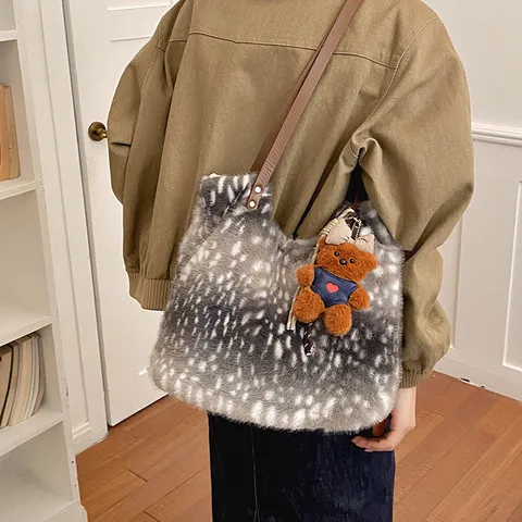 Women Large Capacity Faux Fur Tote Bag Leopard Spotted Plush Shoulder Bucket Bag With Bear Pendant Commuter Fashion Handbag