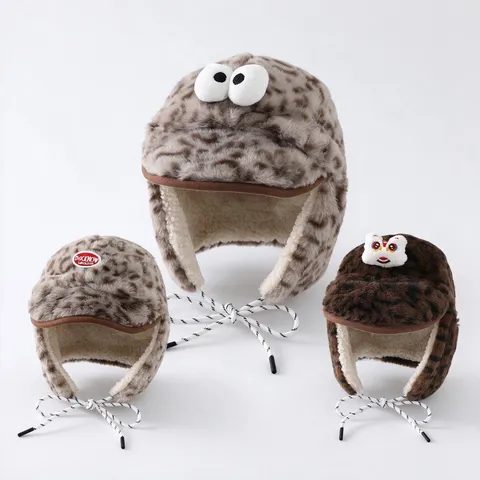 Chapeau Lei Feng en Peluche Chaude d'Hiver pour Enfants Avec Doublure en Polaire Sherpa Imprimé Léopard Dessin Animé Cache-Oreilles Chapeau Coupe-Vent pour Filles Garçons 3-8 Ans