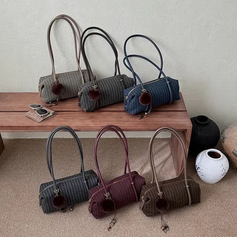 Retro Gestreepte Dames PU Leren Okseltas Grote Capaciteit Tote Schoudertas Met Pluche Charm Mode Kussentas