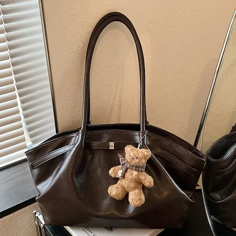 Grote Capaciteit Geplooide Tote Bag Voor Vrouwen Retro PU-leer Oksel Schoudertas Met Teddybeer Hanger Casual Woon-werkverkeer Handtas