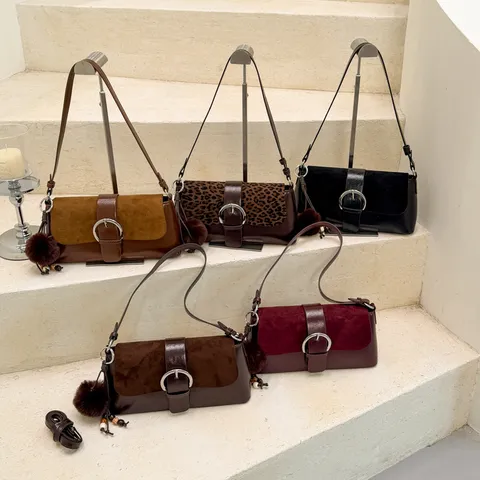 Dames Retro PU Lederen Onderarmtas Minimalistische Splitsing Schoudertas Met Bontbal Hanger Metalen Ring Gesp Commuter Tas