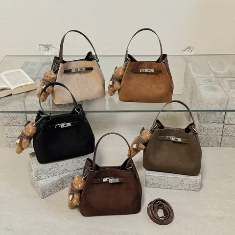 Dames Mode Suède Emmer Tas Retro Woon-werkverkeer Schouder Crossbody Tas Met Metalen Slot Suède Handtas Voor Dagelijks Gebruik