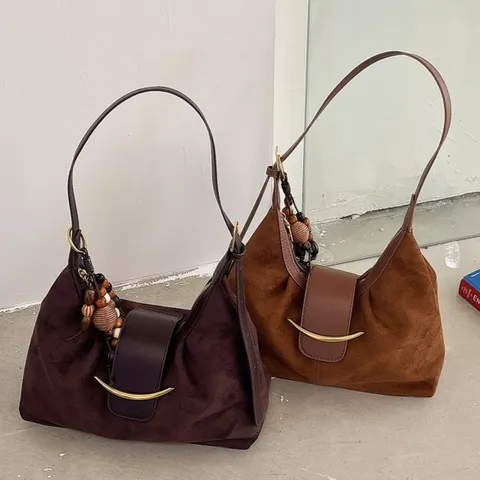 Dames Retro PU Lederen Dumpling Hobo Tas Mode Minimalistische Schoudertas Crossbody Tas Met Halve Maan Metalen Gesp En Houten Kralen Hanger