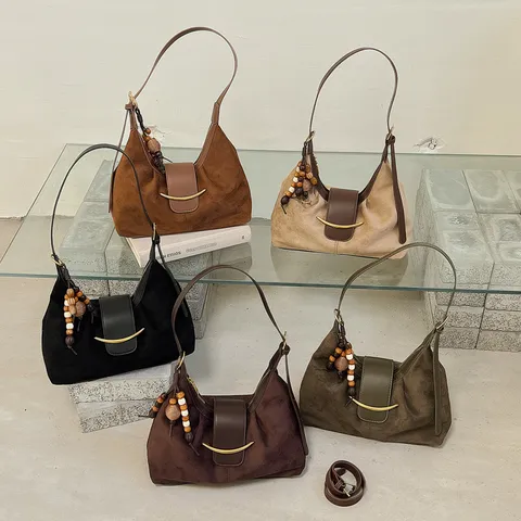 Dames Retro PU Lederen Dumpling Hobo Tas Mode Minimalistische Schoudertas Crossbody Tas Met Halve Maan Metalen Gesp En Houten Kralen Hanger