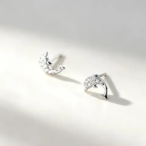 Boucles d'Oreilles Clous en Argent Sterling 999 Forme Dauphin pour Femmes Incrustées de Zirconia Style Doux Élégant