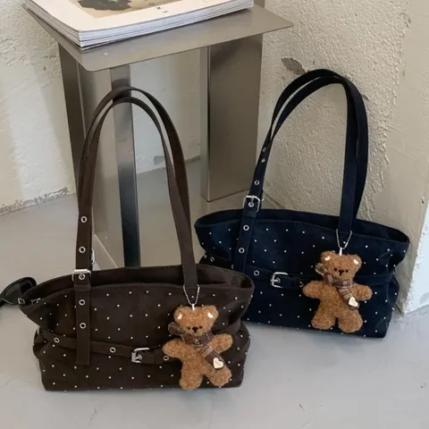 Dames Mode Geklonken Stippen Draagzak Grote Capaciteit Schoudertas Casual Handtas Met Pluche Beer Hanger PU Leer
