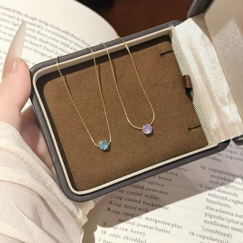 Elegant Six-Claw Zirconia Pendant Necklace For Women Titanium Steel 18K Gold Plated Snake Chain Simple Exquisite Jewelry Gift