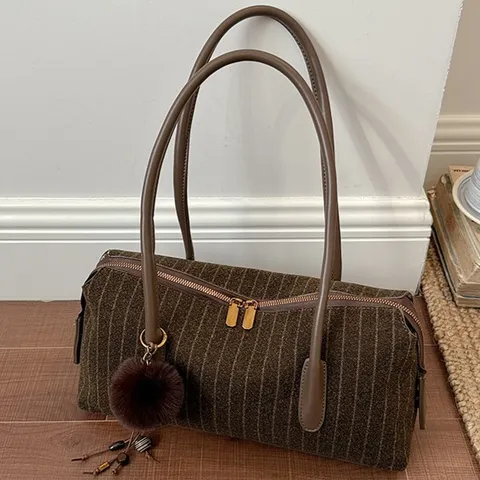 Vintage Geweven Textuur Baguette Tas Voor Dames PU Leer Schoudertas Mode Woon-Werkverkeer Onderarm Tas Met Pompom Hanger