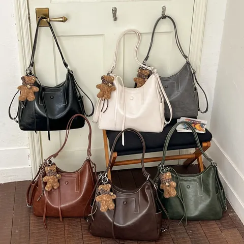 Korean Large Capacity PU Leather Shoulder Bag For Women New Casual Sophisticated Retro Commuter Tote Bag With Bear Pendant