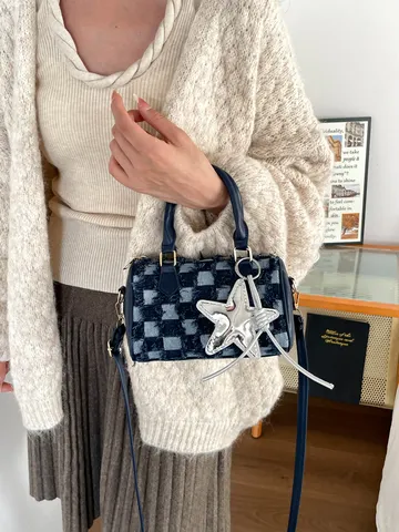 Bolso Bandolera de Mezclilla con Tablero de Ajedrez para Mujer Bordes Deshilachados Bolso Cuadrado Pequeño Colgante de Estrella Bolso de Mano