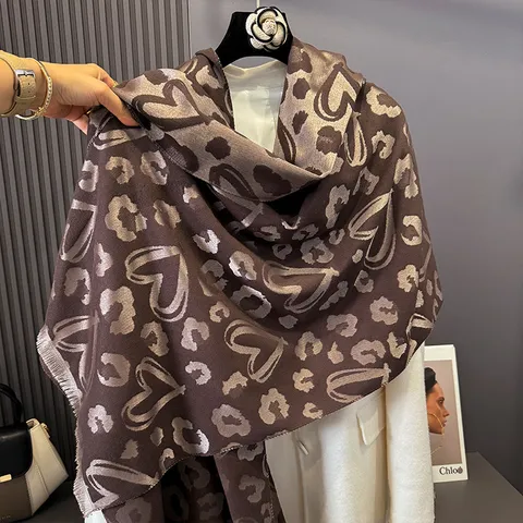 Sciarpa con Nappine Stampa Cuore Leopardo Retrò per Donna Scialle in Poliestere Jacquard Autunno Inverno Caldo Stile Coreano Elegante