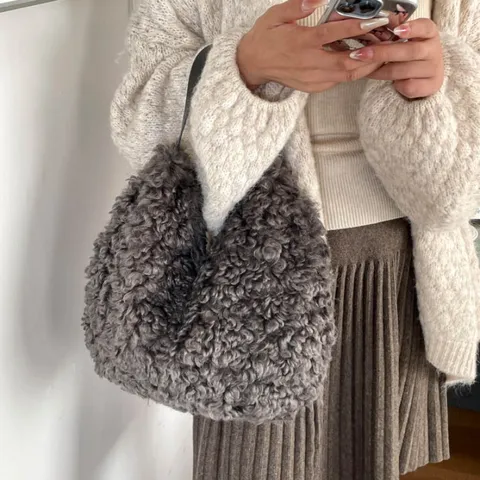 Retro Plush Lamb Wool Tote Bag Large Capacity Women Casual Faux Fur Shoulder Bag Solid Color Autumn Winter Handbag