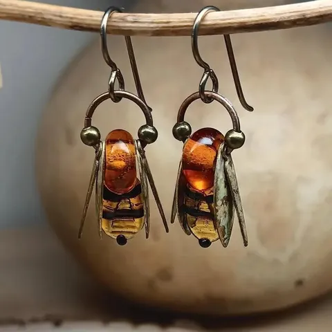 Boucles d'Oreilles Pendantes Forme d'Abeille à Rayures Contrastées en Résine et Alliage de Zinc Style Rétro pour Femmes Bijoux