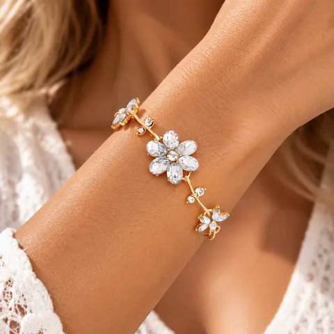 Sweet Minimalist Gold Alloy Rhinestone Petal Flower Vine Adjustable Slider Bracelet For Women Elegant Fashion Jewelry Gift