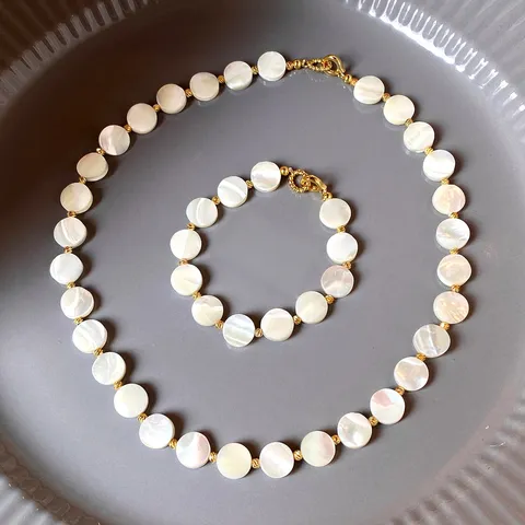 Collana e Bracciale in Madreperla Bianca Naturale con Perline a Disco per Donna Moda Perle in Rame Conchiglia Fibbia in Metallo Catena Stile Vacanza al Mare Gioielli