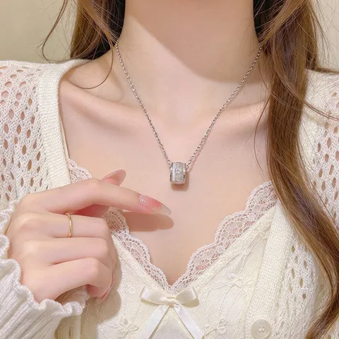 Collier Pendentif Étoile à Huit Branches Brossé Vintage Acier au Titane Cuivre Strass Chaîne de Clavicule pour Femmes Bijoux Français Simples