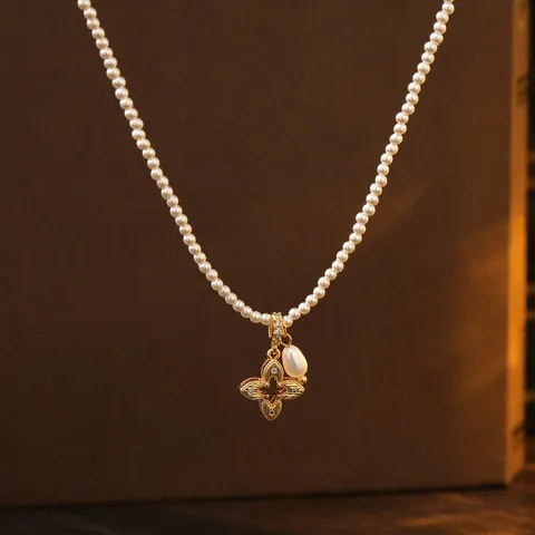 Vintage Französischer Palaststil Blumenanhänger Perlenhalskette 18K Vergoldet Zirkonia Schlüsselbeinkette Damen Schmuck