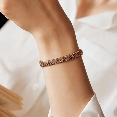 Verstellbares Rein Kupfer Offenes Manschettenarmband Für Damen Herren Vintage Gehämmerte Florale Reliefstruktur Minimalistischer Schmuck Geschenk
