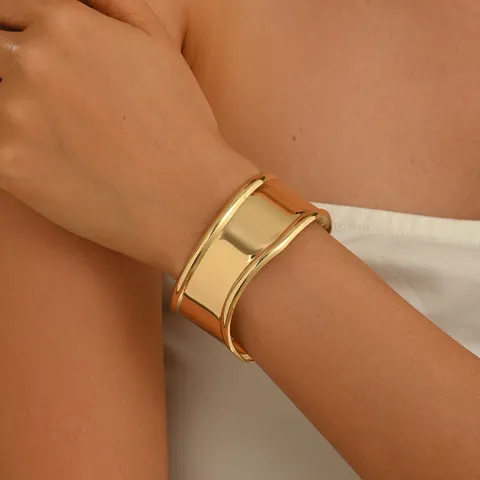 Bracciale Rigido Aperto Minimalista Oro Irregolare Aerodinamico per Donna Rame Galvanico Superficie a Specchio Bracciale a Banda Larga Gioielli Regalo