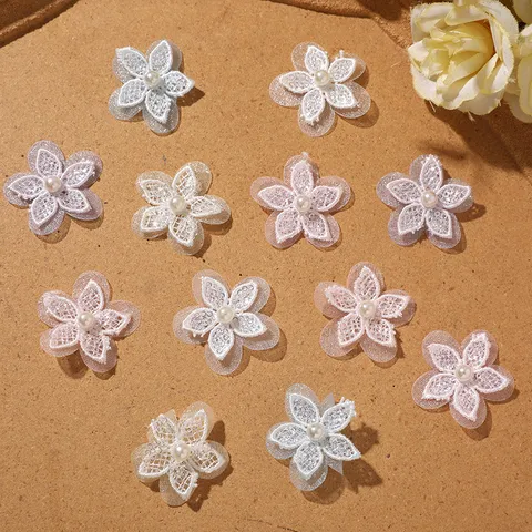Fiore di Pizzo in Tulle a Rete Dolce Con Centro in Perla Artificiale per Copricapo Fai-da-te Decorazione di Vestiti Cappello
