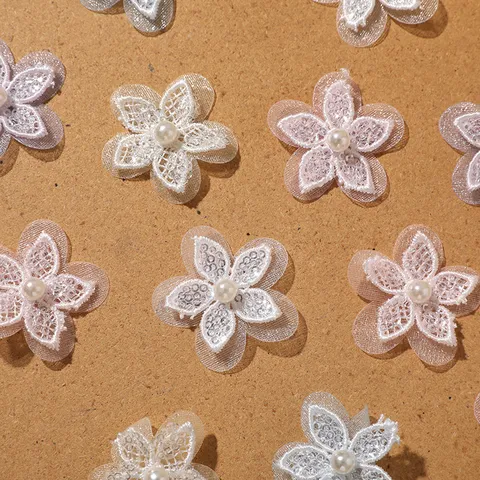 Fiore di Pizzo in Tulle a Rete Dolce Con Centro in Perla Artificiale per Copricapo Fai-da-te Decorazione di Vestiti Cappello