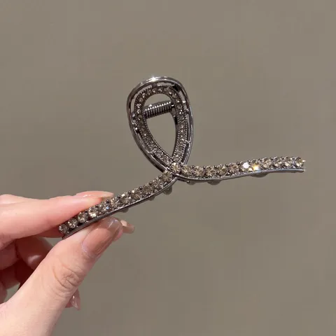 Luxueuse Pince Crabe en Métal avec Strass Croisés Élégante Épingle à Cheveux Style Coréen Accessoires Cheveux Femme Fête