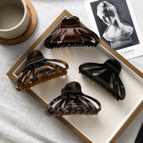 Elegant Plastic PC Glossy Fan Shape Hollow Out Hair Claw Minimalist Vintage Leopard Shark Clip Large Hair Clip For Women Daily Styling Accessory