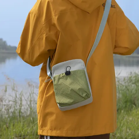 Sac Bandoulière Design de Niche en Nylon Imperméable avec Surpiqûres à Carreaux Sac de Téléphone Poche Avant à Cordon Loisir Extérieur Femme