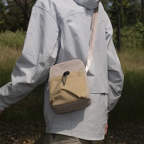 Sac Bandoulière Design de Niche en Nylon Imperméable avec Surpiqûres à Carreaux Sac de Téléphone Poche Avant à Cordon Loisir Extérieur Femme
