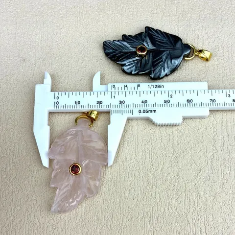 Natuurlijk Kristal Halfedelsteen Legering Strass Gesneden Dier Blad Vorm Hanger Mode Sieraden Voor Vrouwen Cadeau
