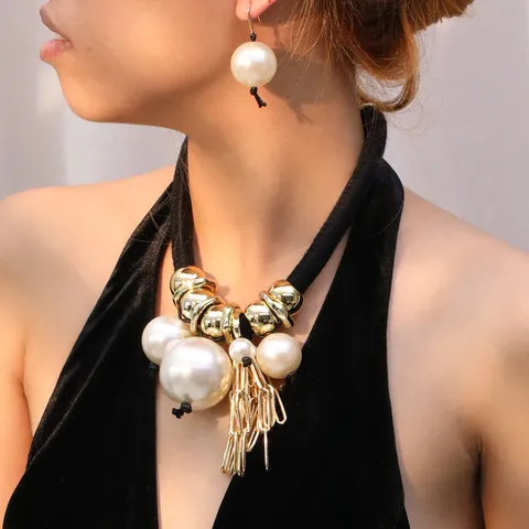 Collier à Gland en Métal et Grandes Perles Artificielles Exagéré Ras du Cou Vintage en Corde de Coton Avec Ensemble de Boucles d'Oreilles pour Femme Bijoux de Banquet
