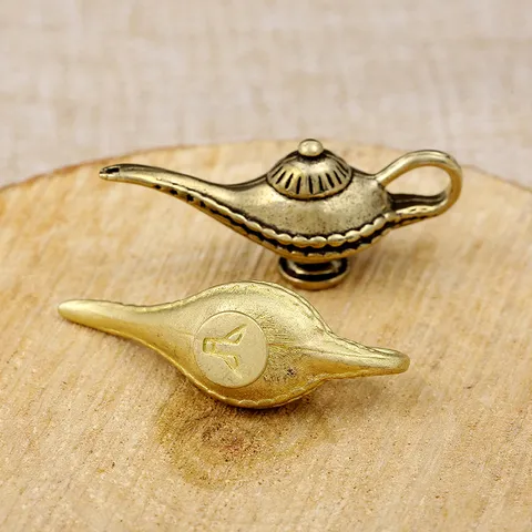 Vintage Brass Aladdin Magic Lamp Ornament Retro Bronze Keychain Pendant Antique Style Tea Caddy Decor Accessory Craft