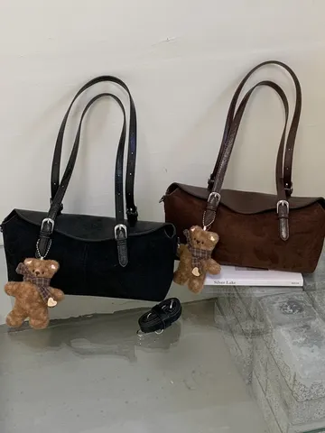 Damen Wildleder Umhängetasche Retro Minimalistische Boston Tasche Koreanischer Stil Handtasche Mit Teddybär Anhänger Lässige Tote Tasche