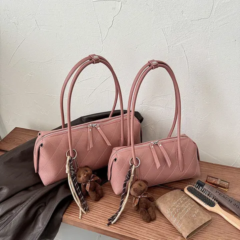 Borsa Bowling di Lusso in Pelle PU Trapuntata da Donna Borsa a Tracolla Chic Baguette Con Portachiavi a Orsetto Elegante Borsa Sottobraccio