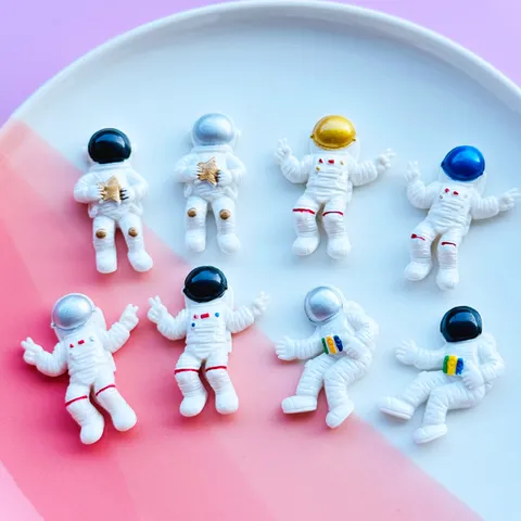 Dibujos Animados Astronauta Planeta Espacio UFO Resina Charms DIY Accesorios Para Funda De Teléfono Imanes De Nevera Decoración